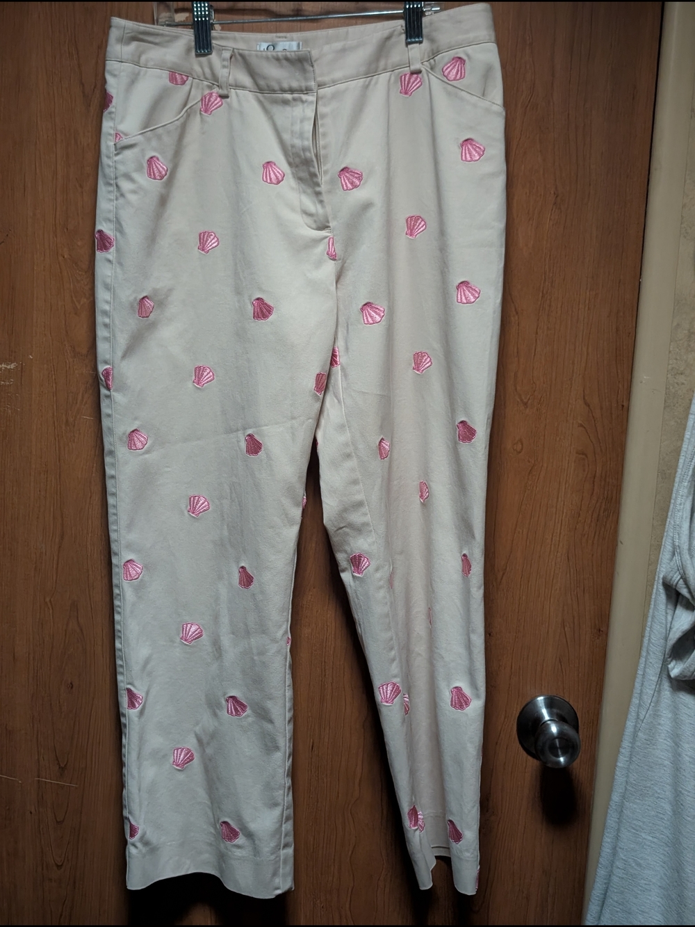 Lilly Pulitzer Beige/Tan Pants with Pink Embroidery Clamshells